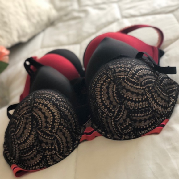 Bundle of Four Victoria Secret Bras - Picture 3 of 7